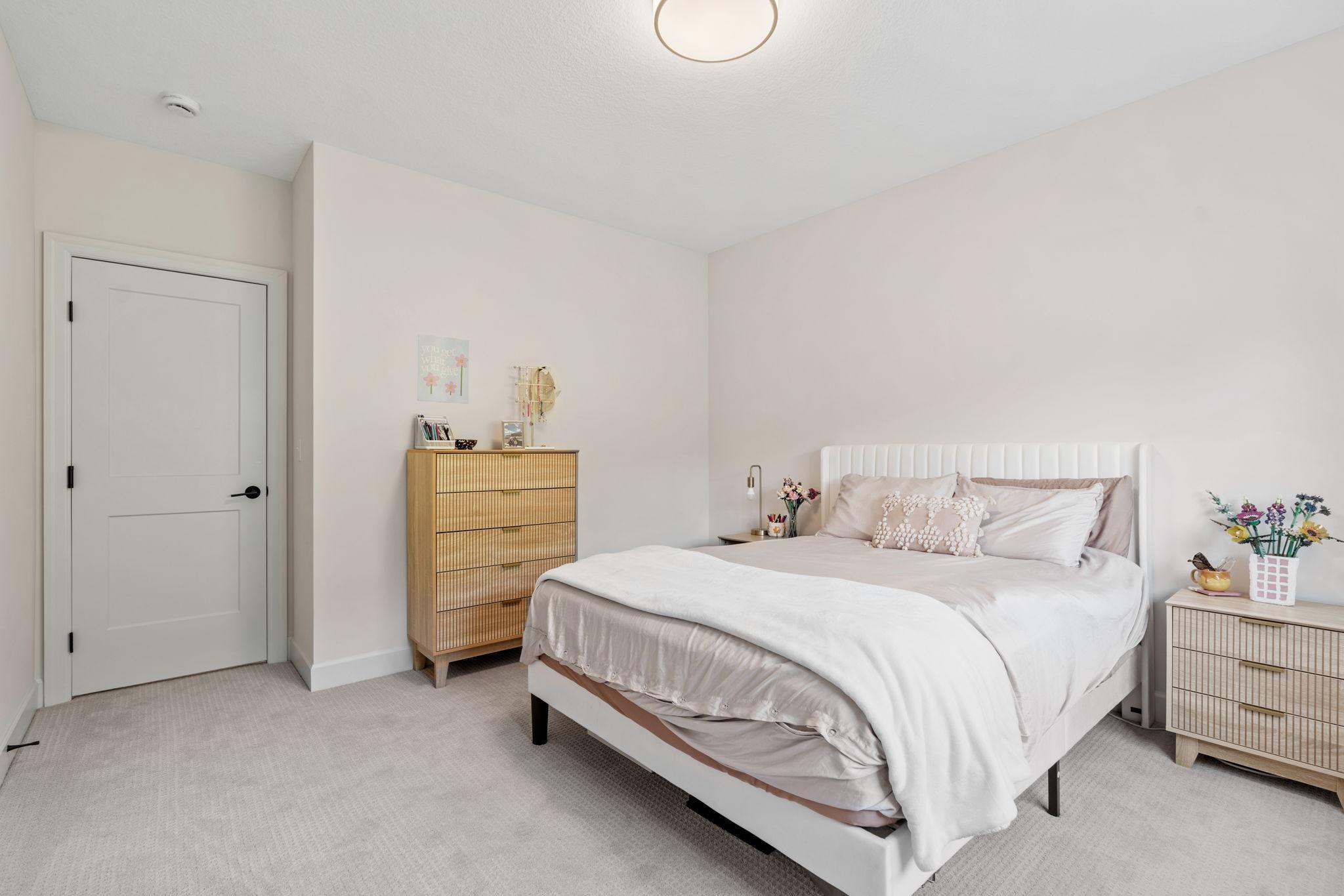 74-web-or-mls-12750 Surrey St-74.jpg