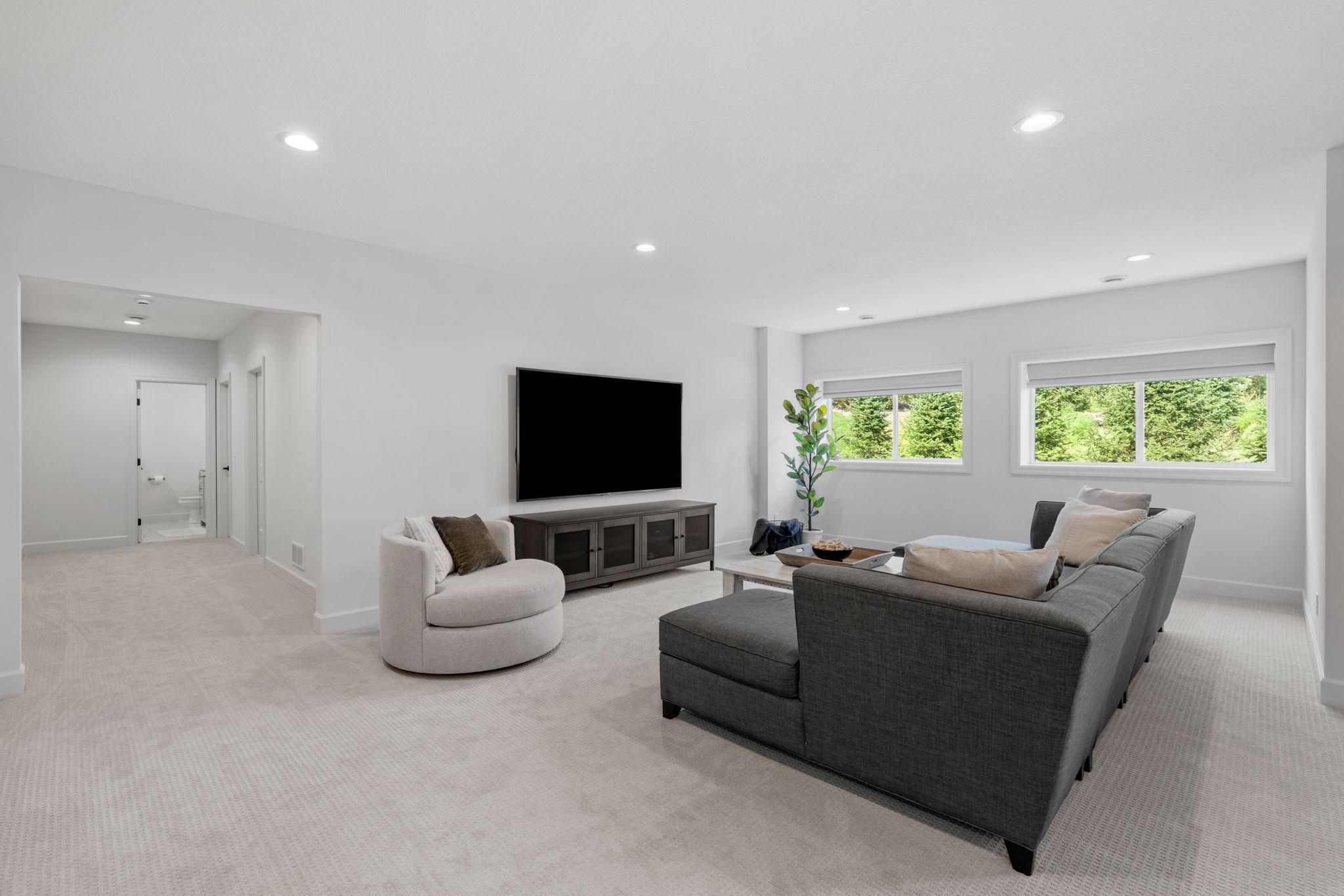 67-web-or-mls-12750 Surrey St-67.jpg