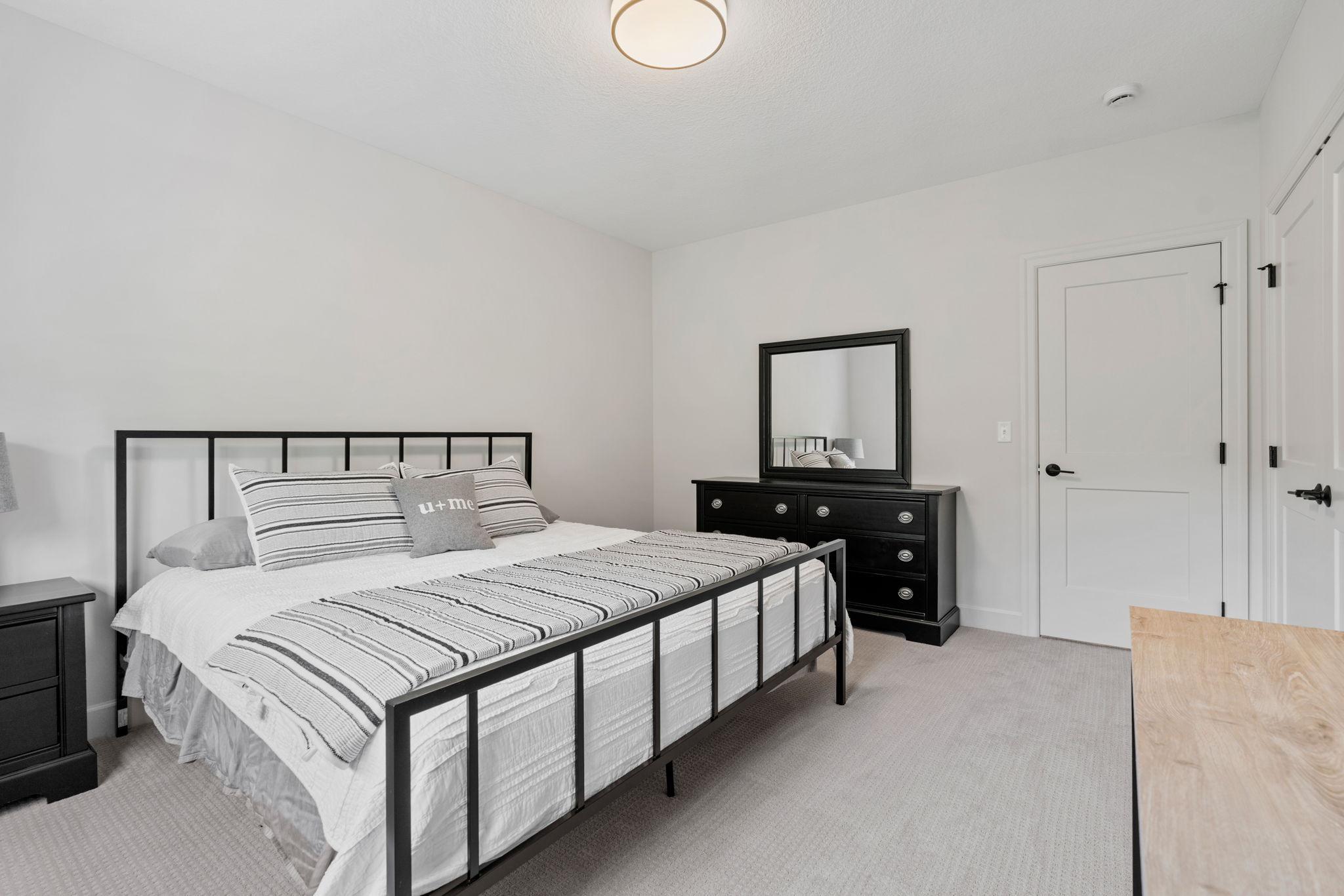72-web-or-mls-12750 Surrey St-72.jpg