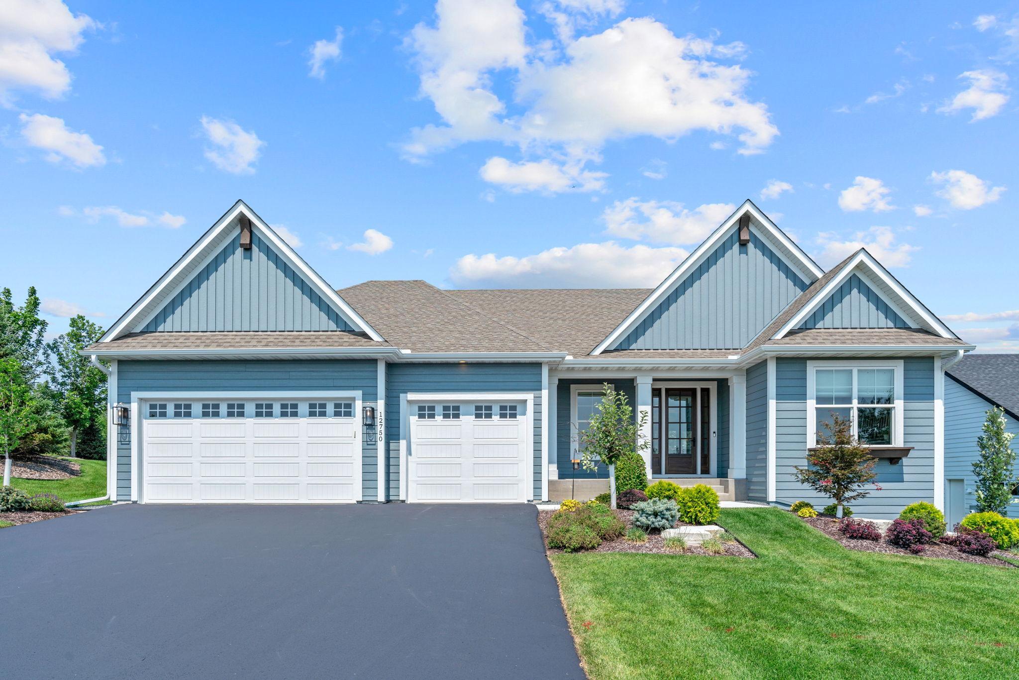 2-web-or-mls-12750 Surrey St-2.jpg