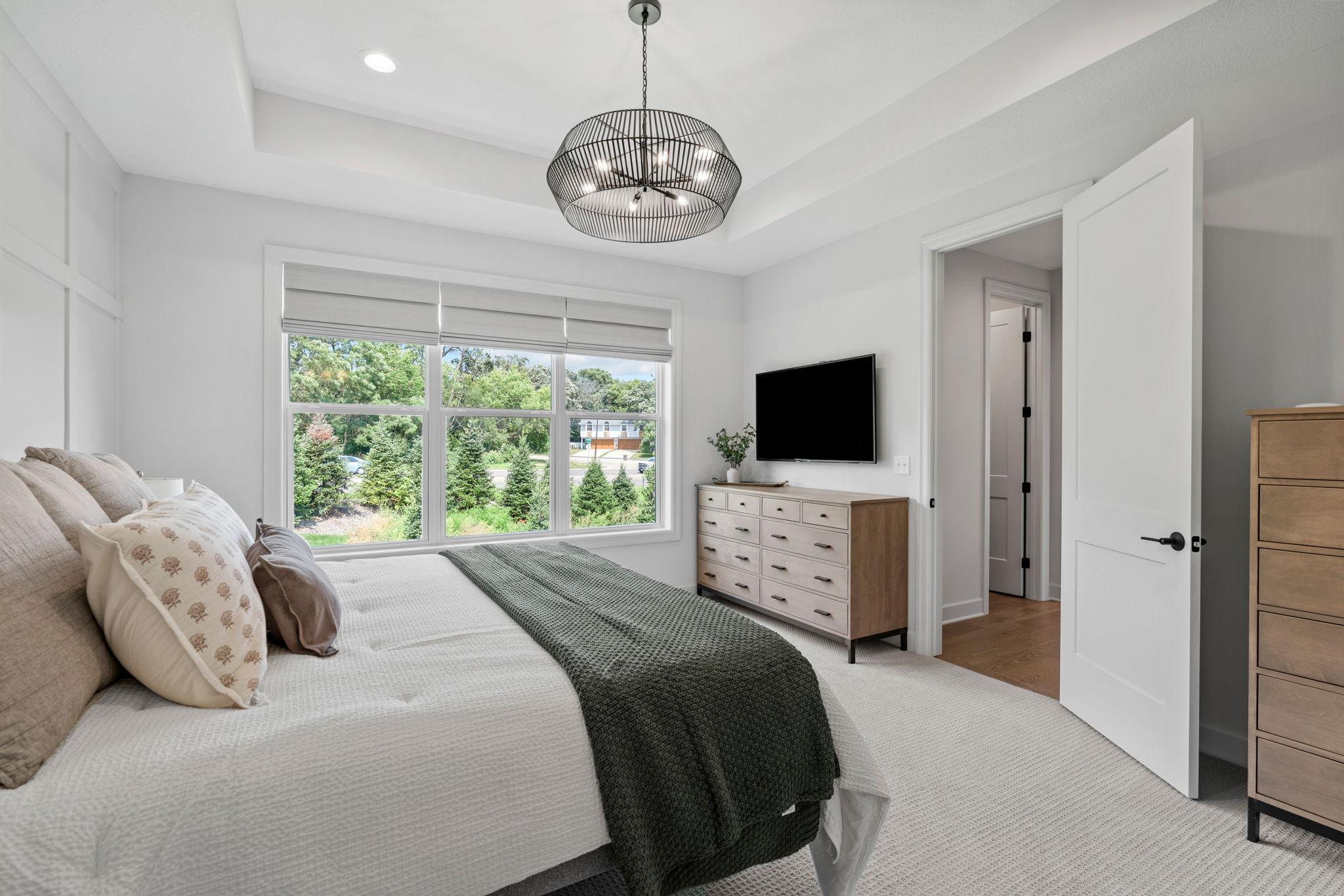 54-web-or-mls-12750 Surrey St-54.jpg