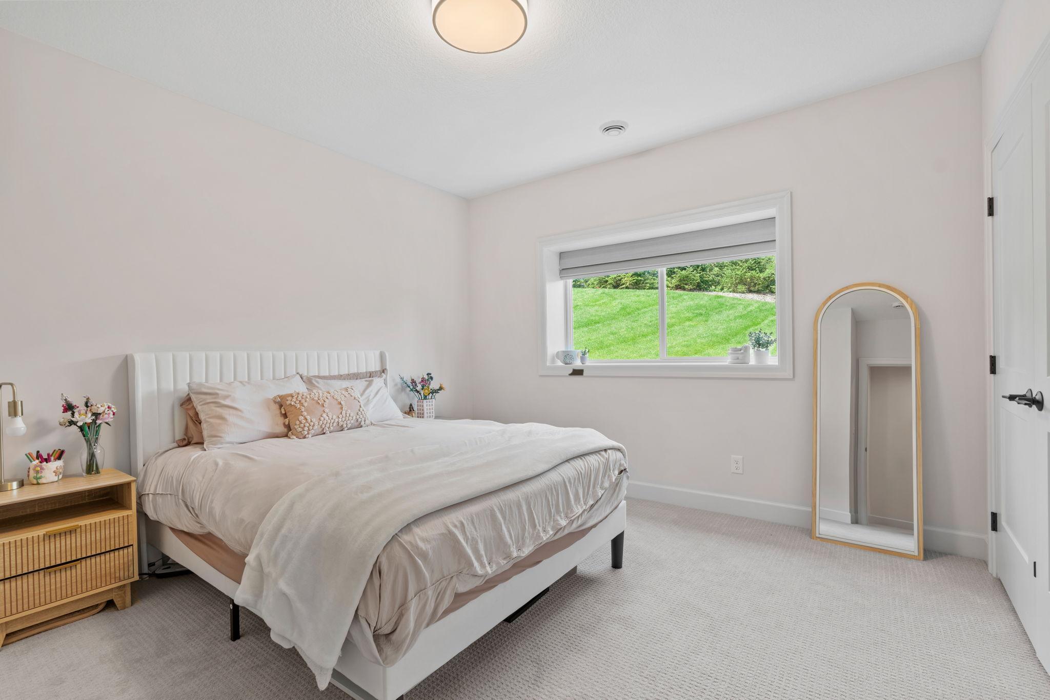 73-web-or-mls-12750 Surrey St-73.jpg
