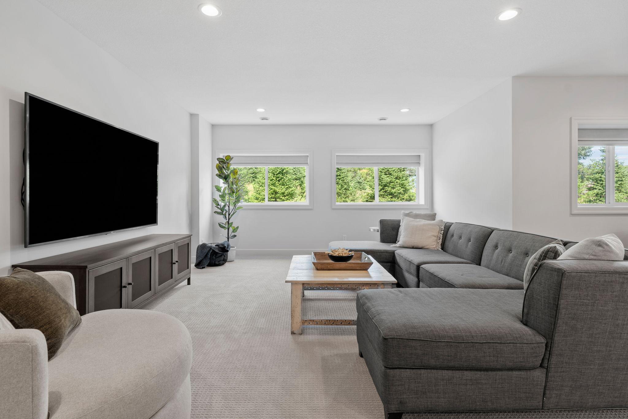 68-web-or-mls-12750 Surrey St-68.jpg