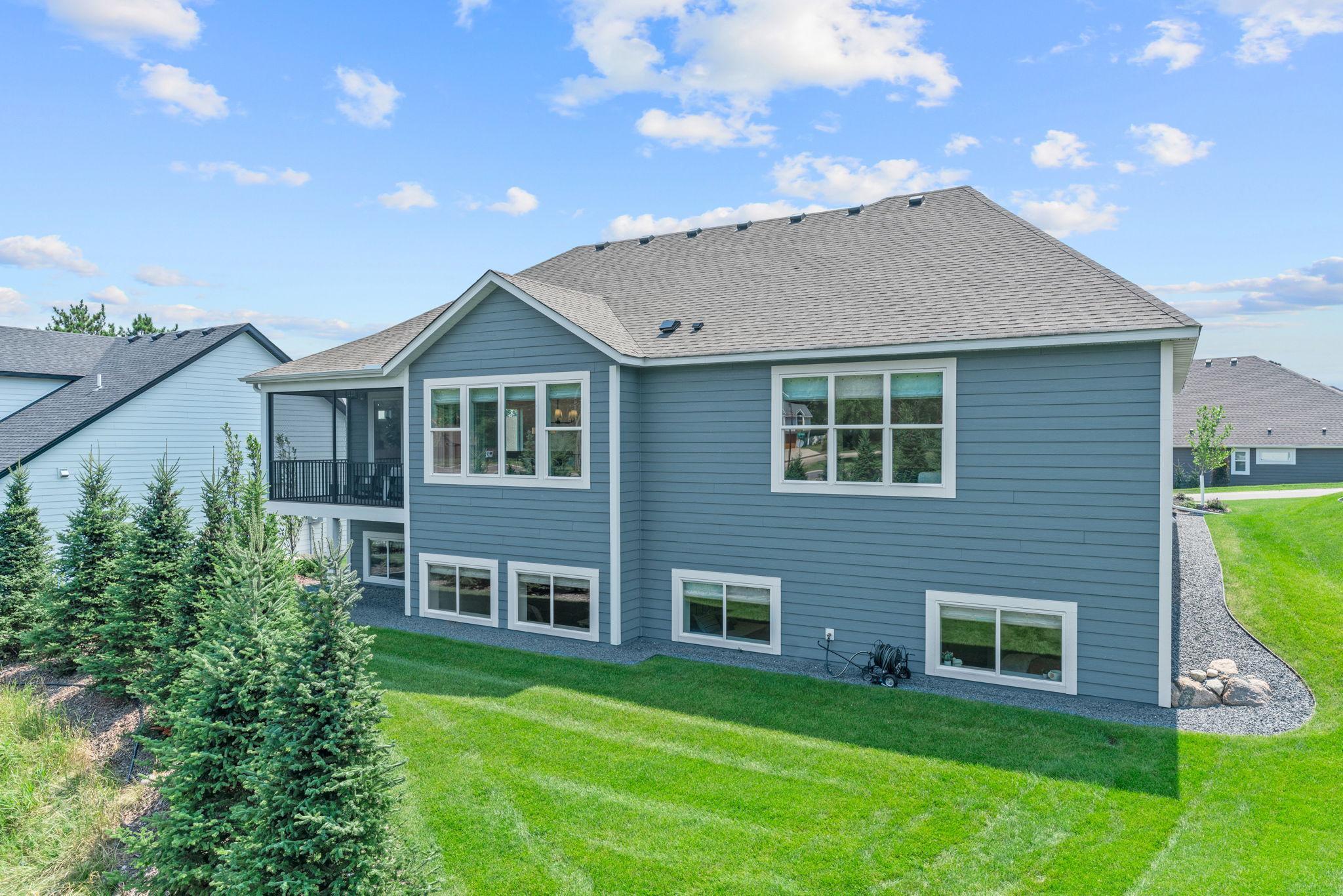 11-web-or-mls-12750 Surrey St-11.jpg