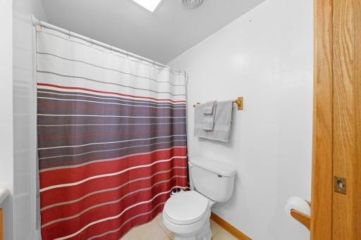 Bathroom 2.jpg