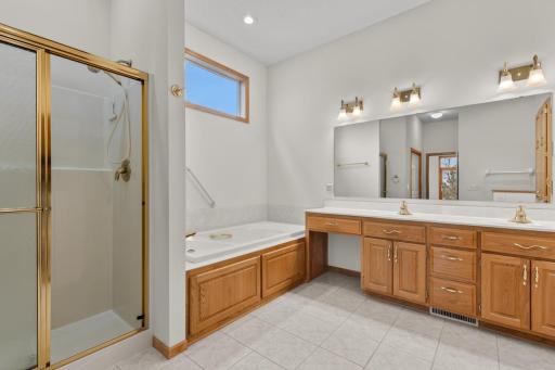 10471 Spyglass Drive, Eden Prairie, MN 55347