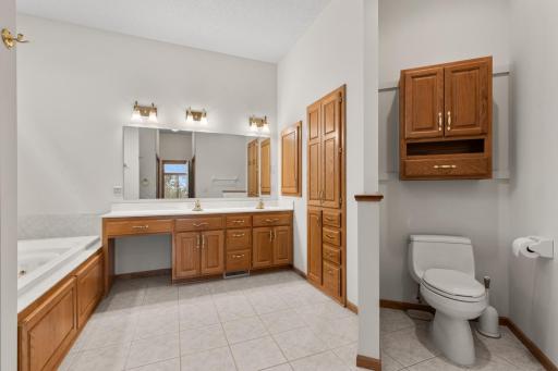 10471 Spyglass Drive, Eden Prairie, MN 55347