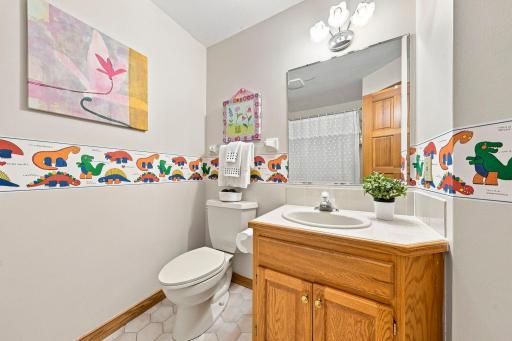 Jack and Jill full bath between the bedrooms on the upper level.