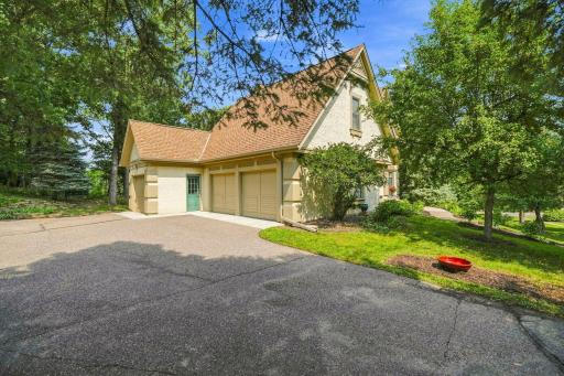 Huge 3 car garage with flat driveway and loads of storage.