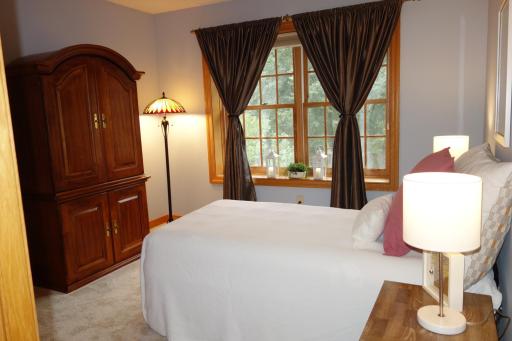 Lovely little bay window in the 2nd bedroom.