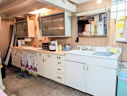 Both sinks are hooked up and work