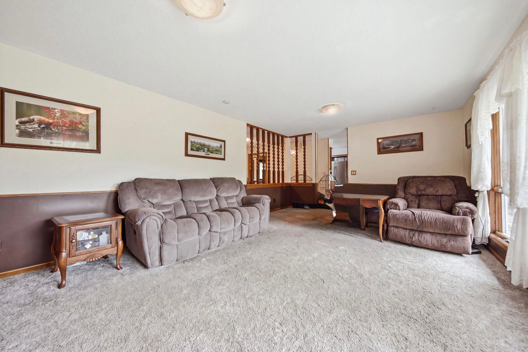 Living room 3.jpeg