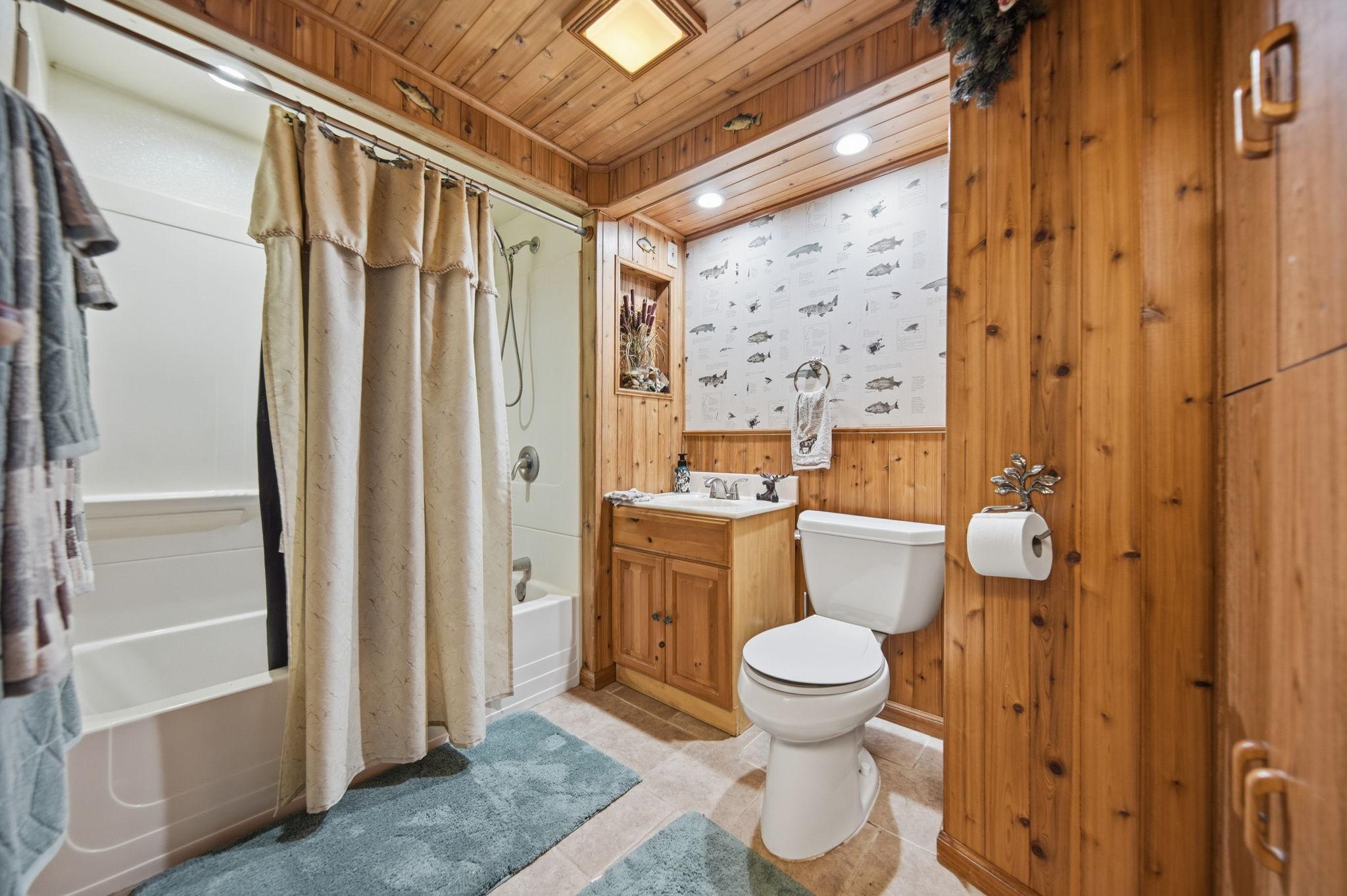 Lower Bath 2 .jpg