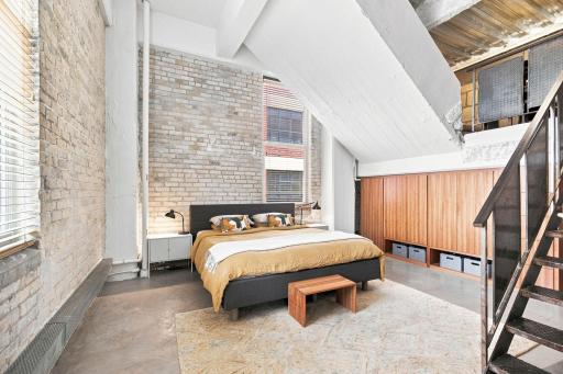 Welcome to your oasis with windows facing NW and SW. No shared bedroom walls!