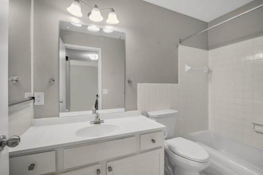 1005 W 105th Street, Bloomington, MN 55431