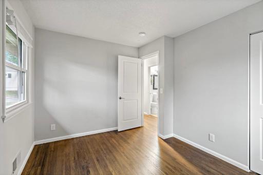 25-web-or-mls-2206 W 89th St Minneapolis MN_0028.jpg