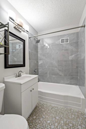 23-web-or-mls-2206 W 89th St Minneapolis MN_0026.jpg