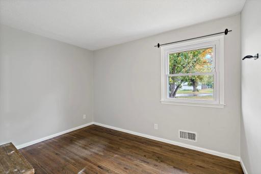 20-web-or-mls-2206 W 89th St Minneapolis MN_0023.jpg