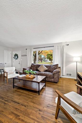 31-web-or-mls-2206 W 89th St Minneapolis MN_0034.jpg