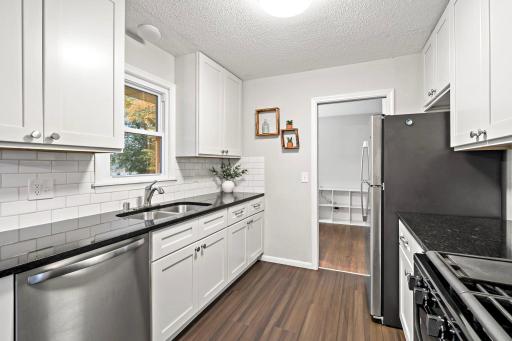 16-web-or-mls-2206 W 89th St Minneapolis MN_0019.jpg