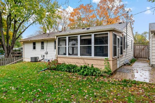 7-web-or-mls-2206 W 89th St Minneapolis MN_0010.jpg