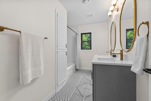 Upper level full bath