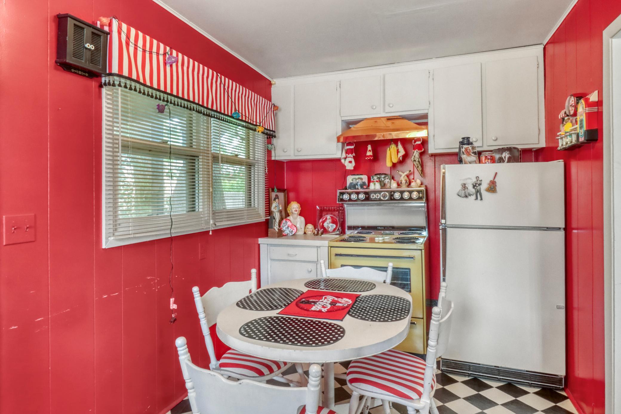 Guesthouse Kitchen1_2.JPG