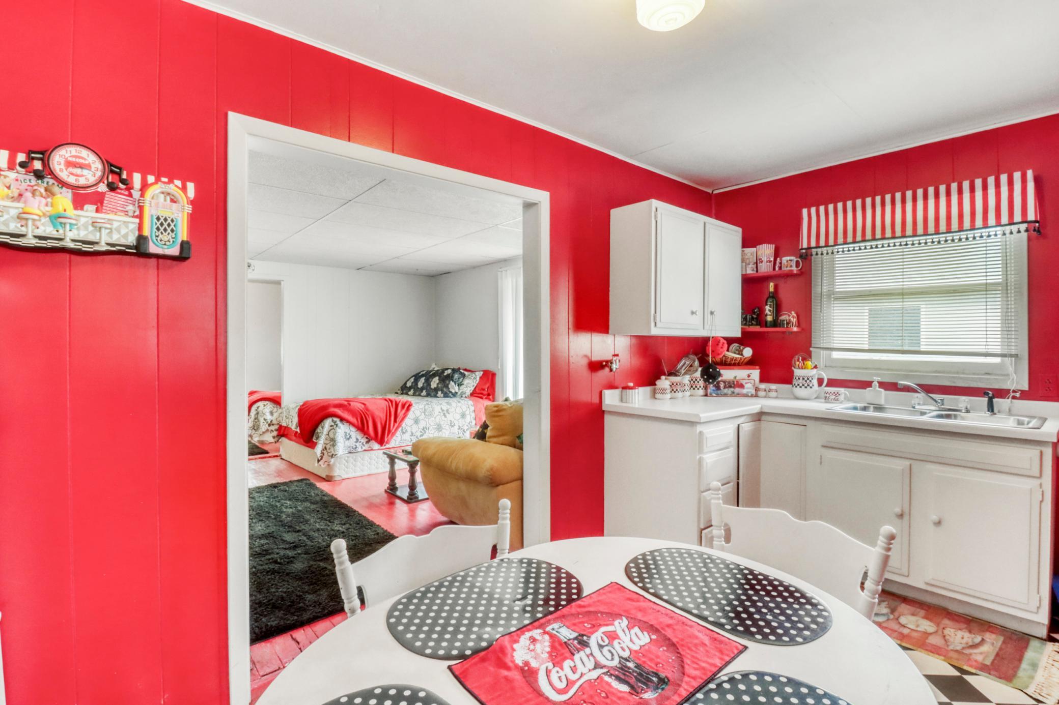 Guesthouse Kitchen1_5.JPG