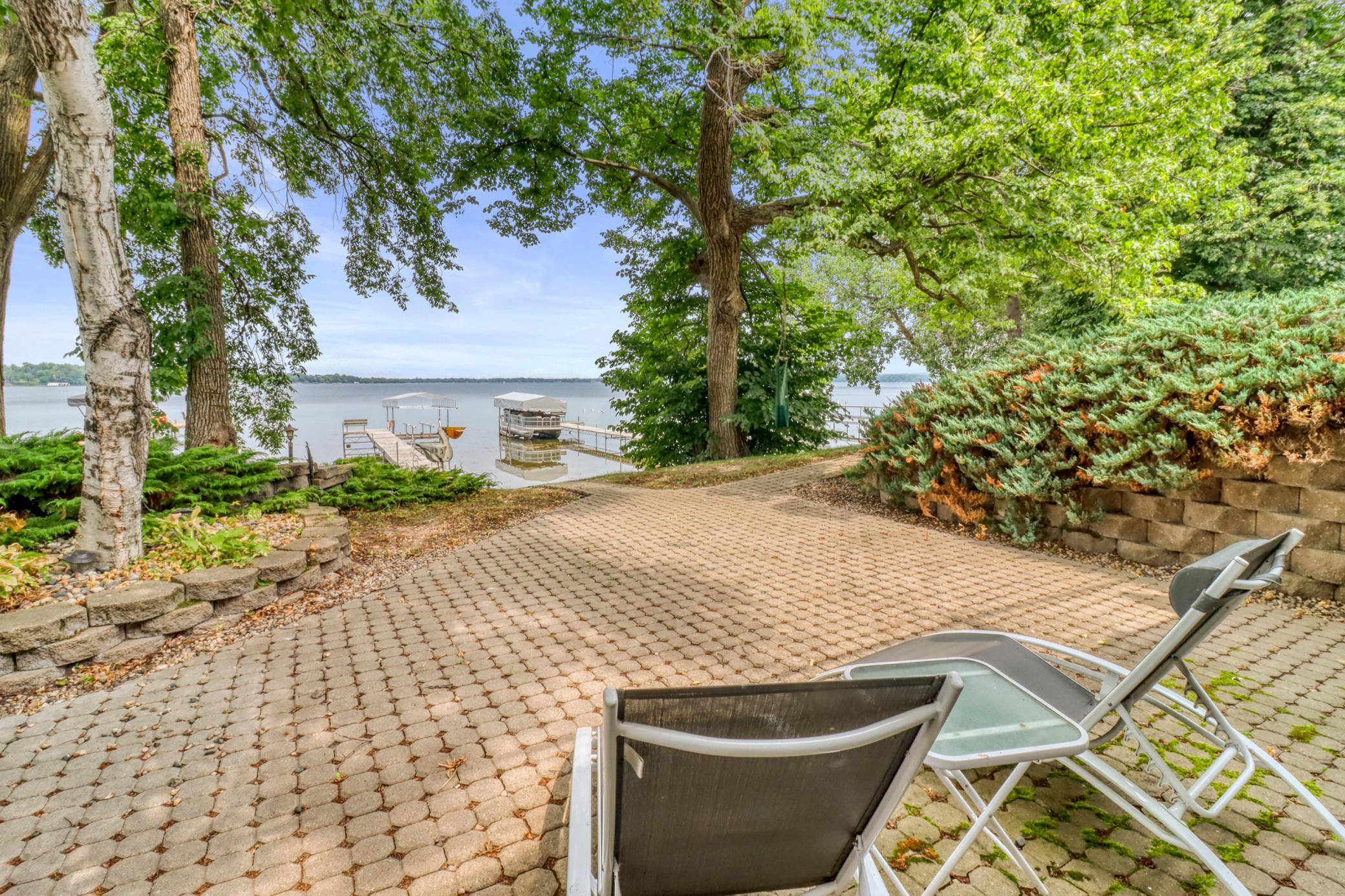 Exterior_Patio1_1.JPG
