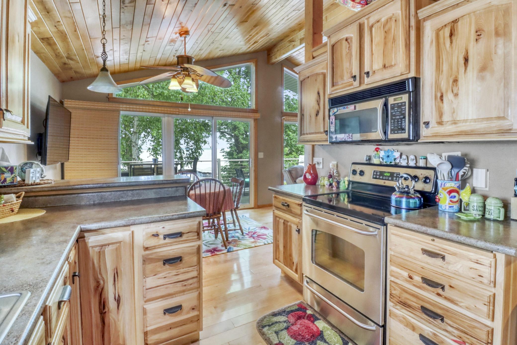 Kitchen1_5.JPG
