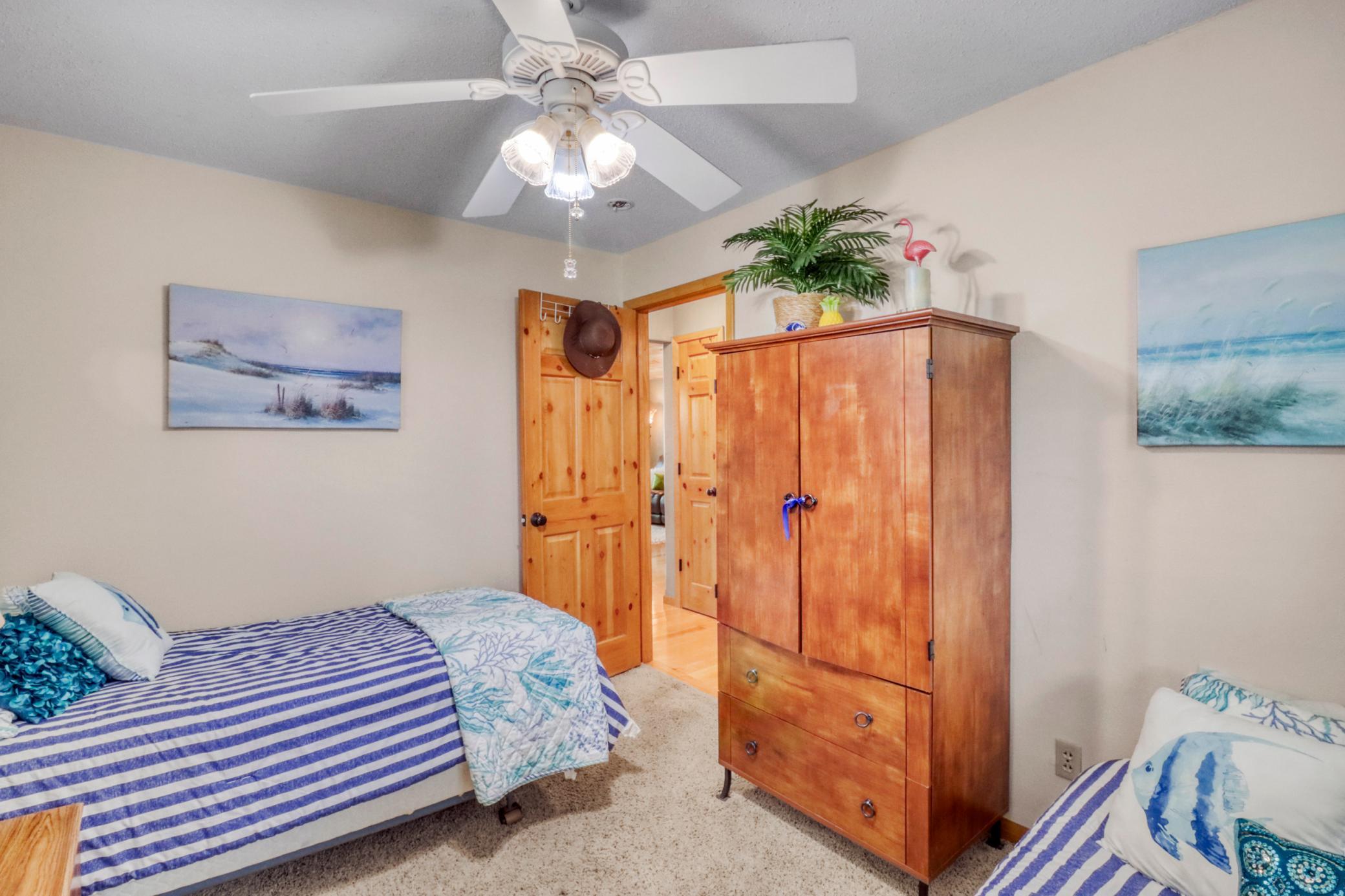Bedroom2_2.JPG