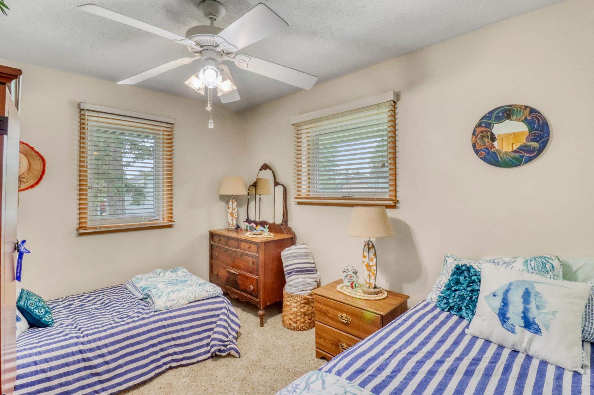 Bedroom2_1.JPG