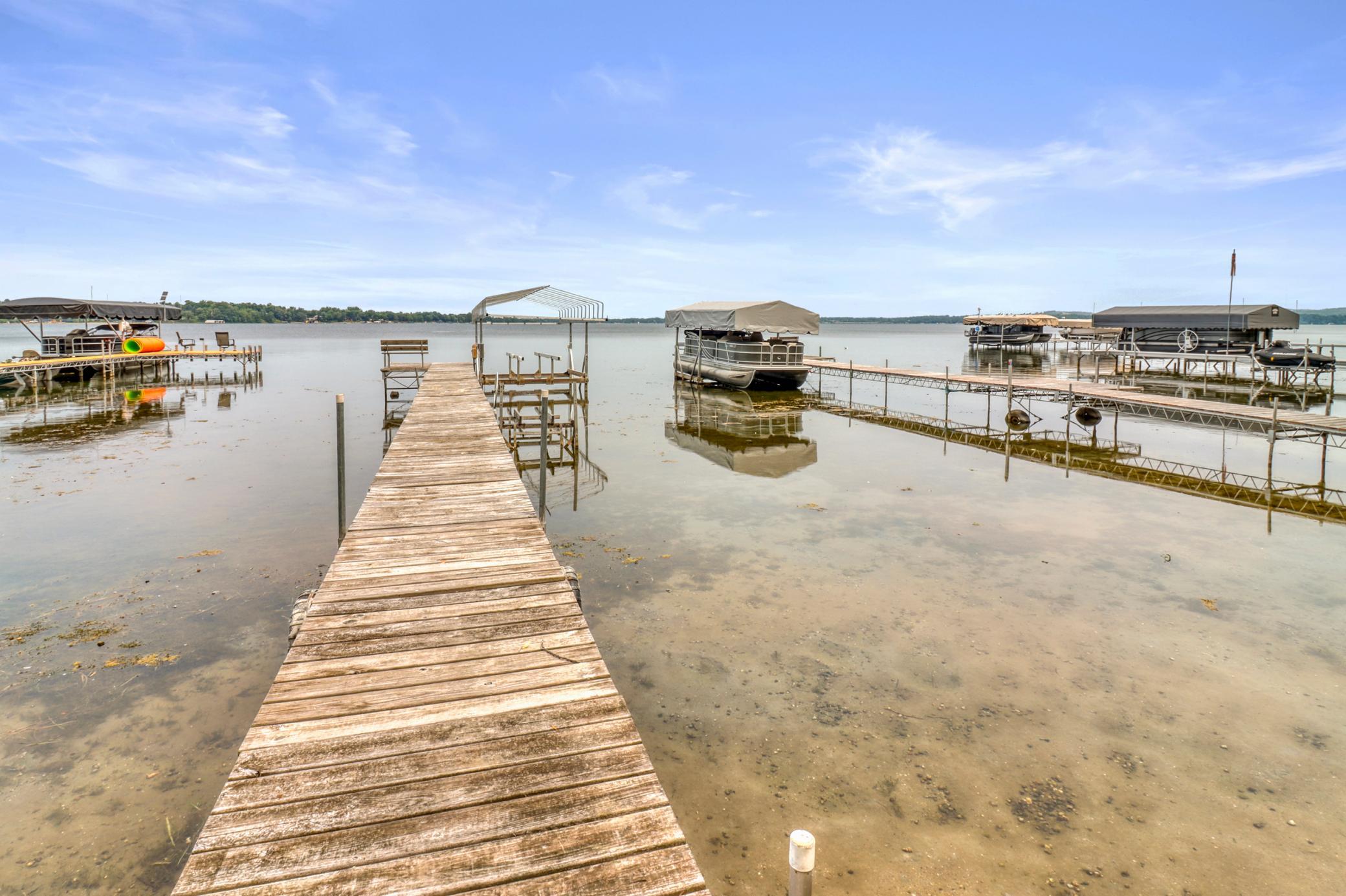 Exterior_Lake1_4.JPG
