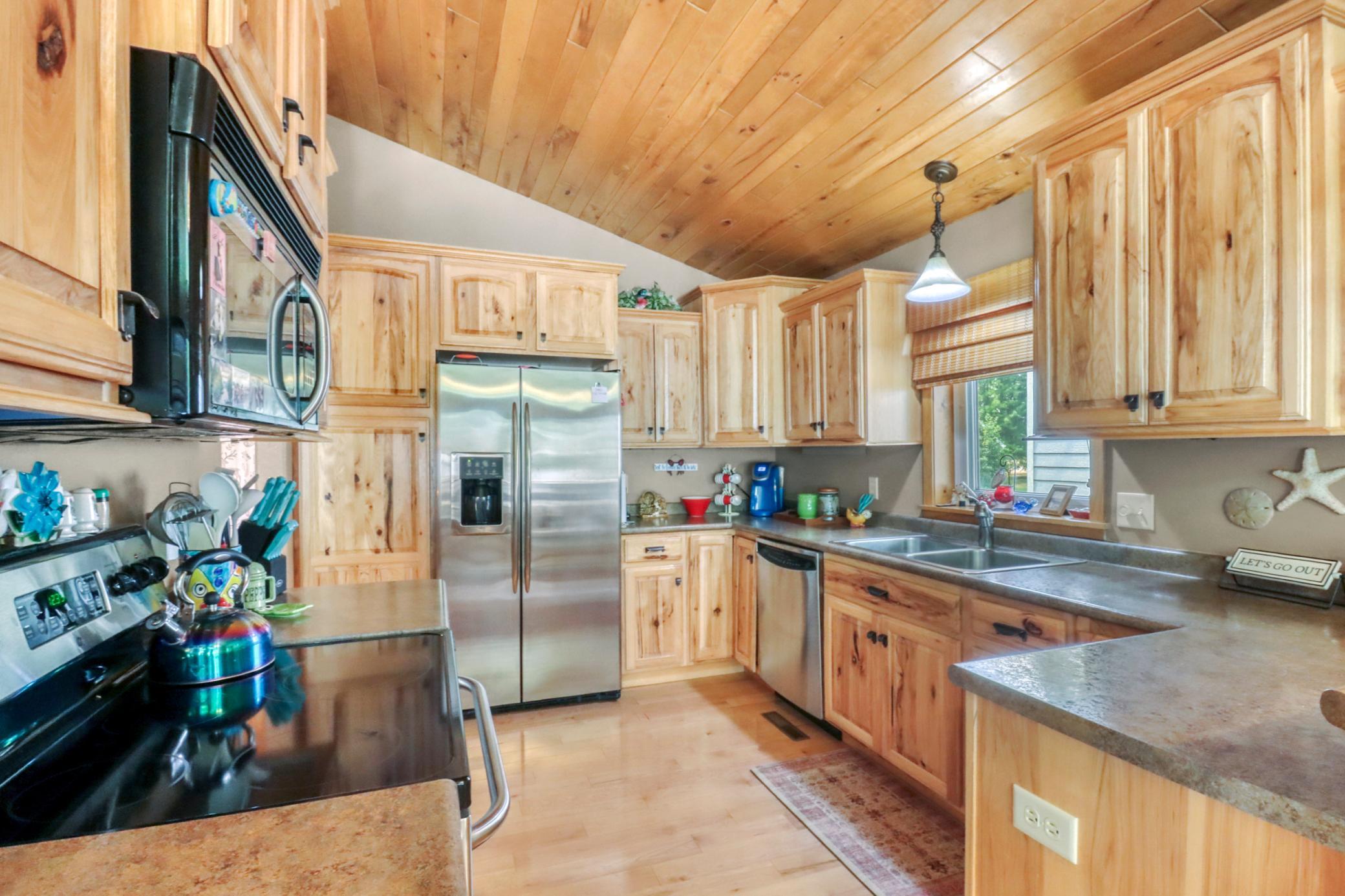 Kitchen1_2.JPG