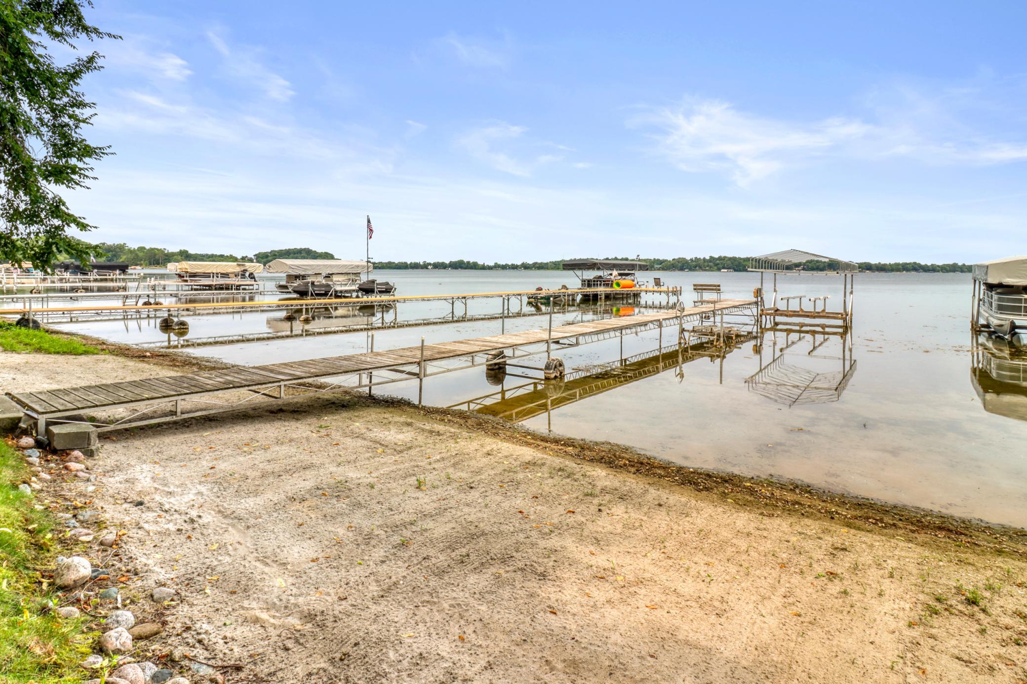 Exterior_Lake1_1.JPG