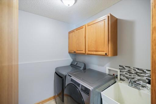 And laundry sink!