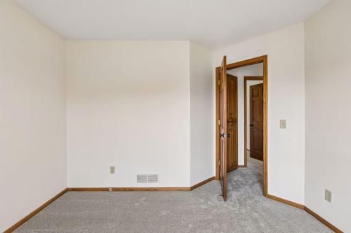 4635 Yorktown Lane North - Spacecrafting - 0020.jpg
