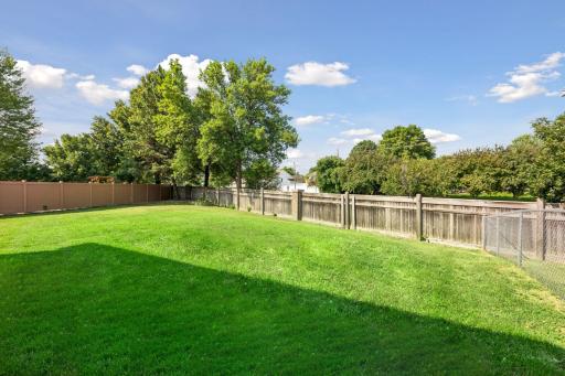 4635 Yorktown Lane North - Spacecrafting - 0042.jpg
