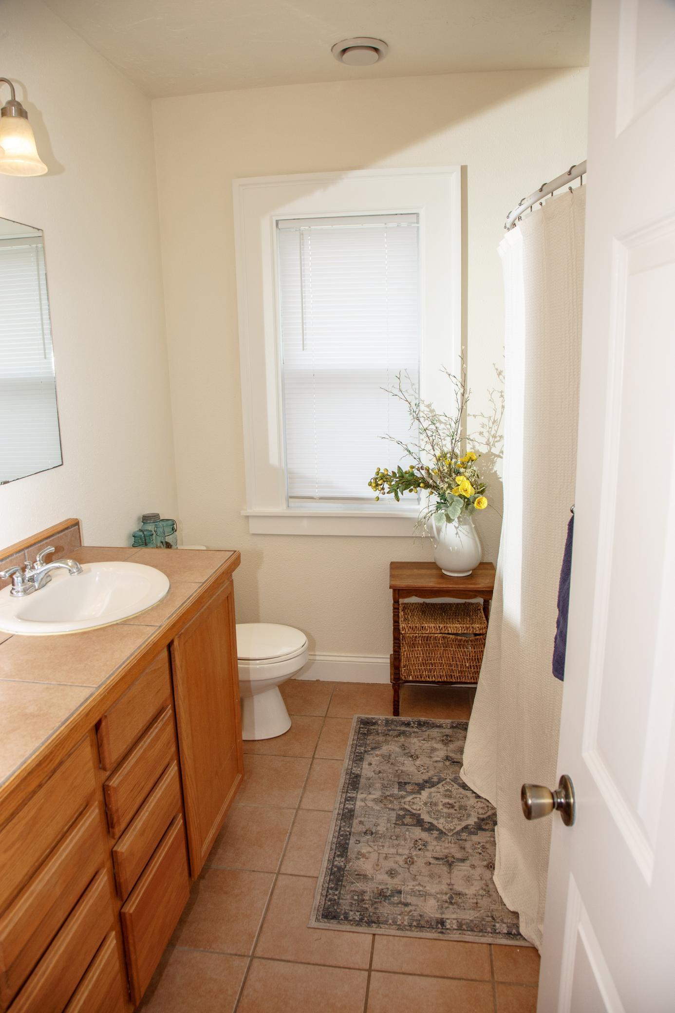 Upper level bath