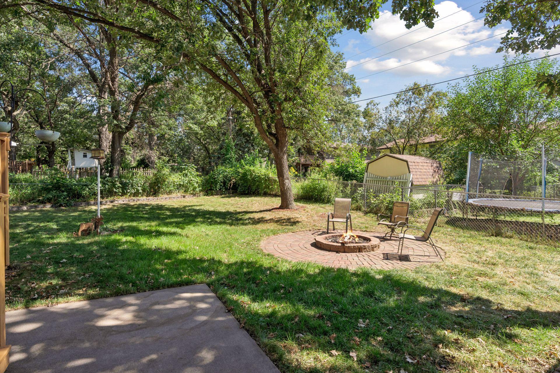Large patio, firepit, fenced yard with mature trees - cul-de-sac