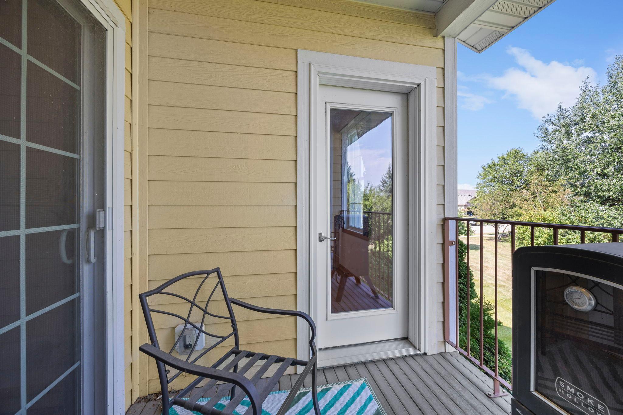Second private balcony