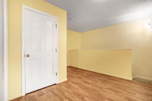 4903 Hamlet Ave N - Web Quality - 011 - 08 Foyer.jpg