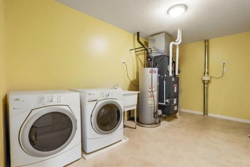 4903 Hamlet Ave N - Web Quality - 029 - 26 Laundry Room.jpg
