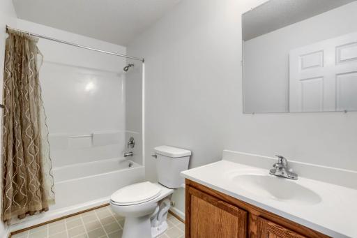 4903 Hamlet Ave N - Web Quality - 028 - 25 Bathroom.jpg