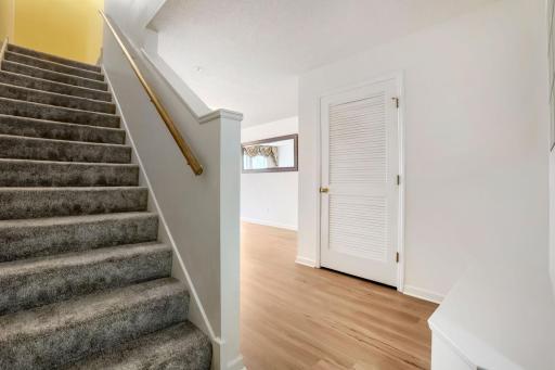 4903 Hamlet Ave N - Web Quality - 008 - 05 Foyer.jpg