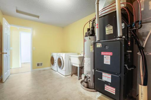 4903 Hamlet Ave N - Web Quality - 030 - 27 Laundry Room.jpg