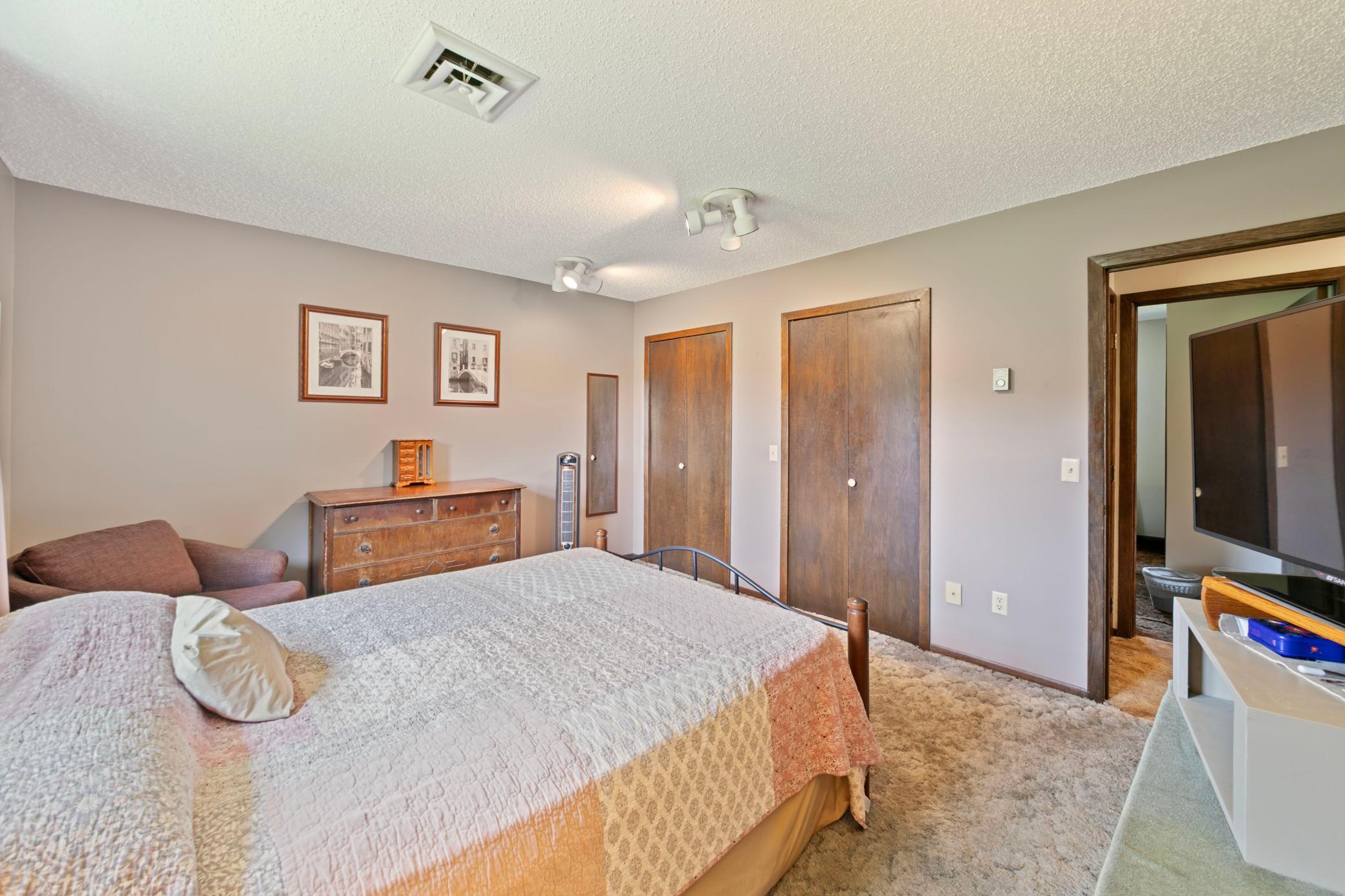 Primary bedroom w/ 2 closets