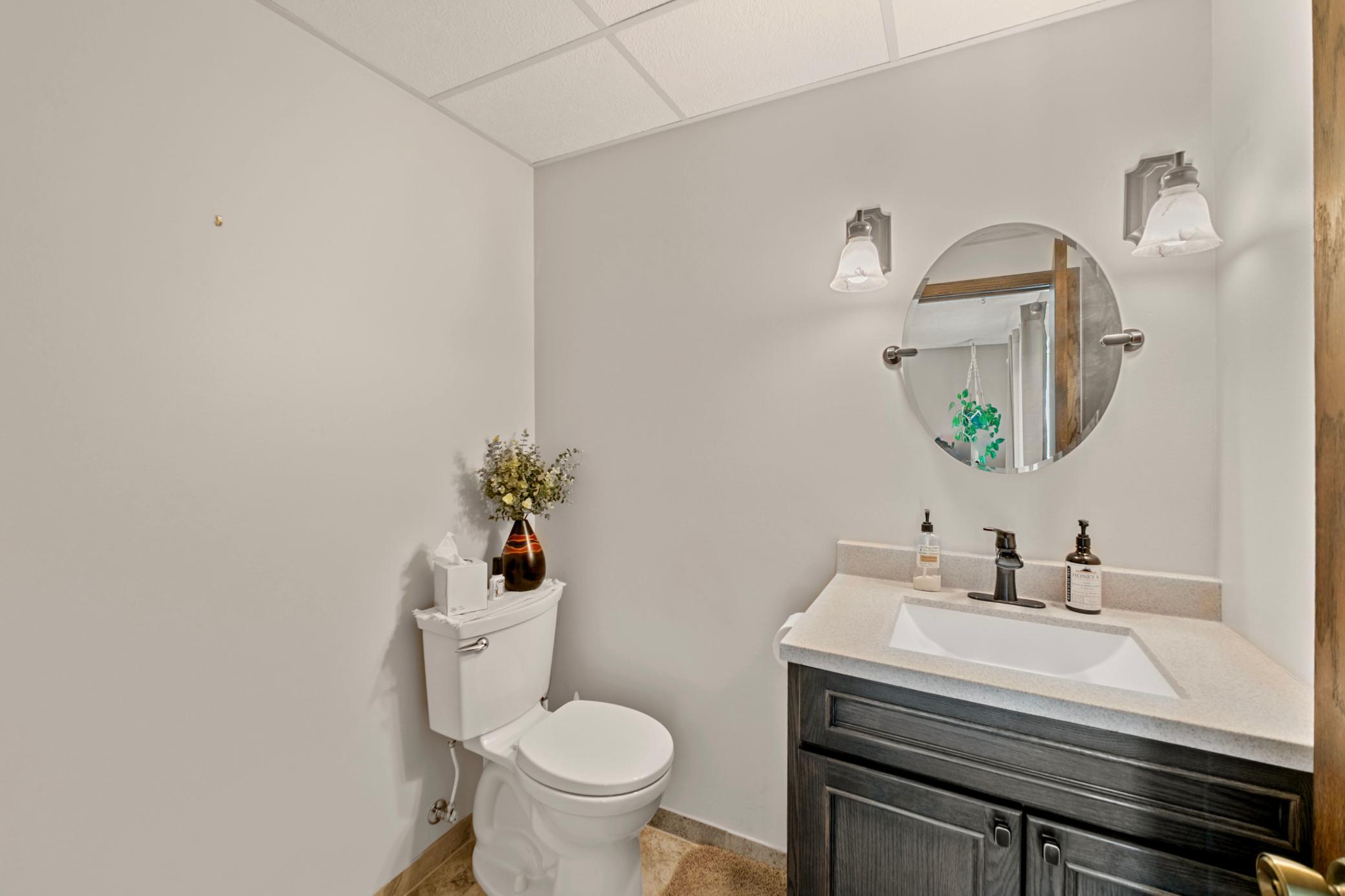 LL 1/2 bath
