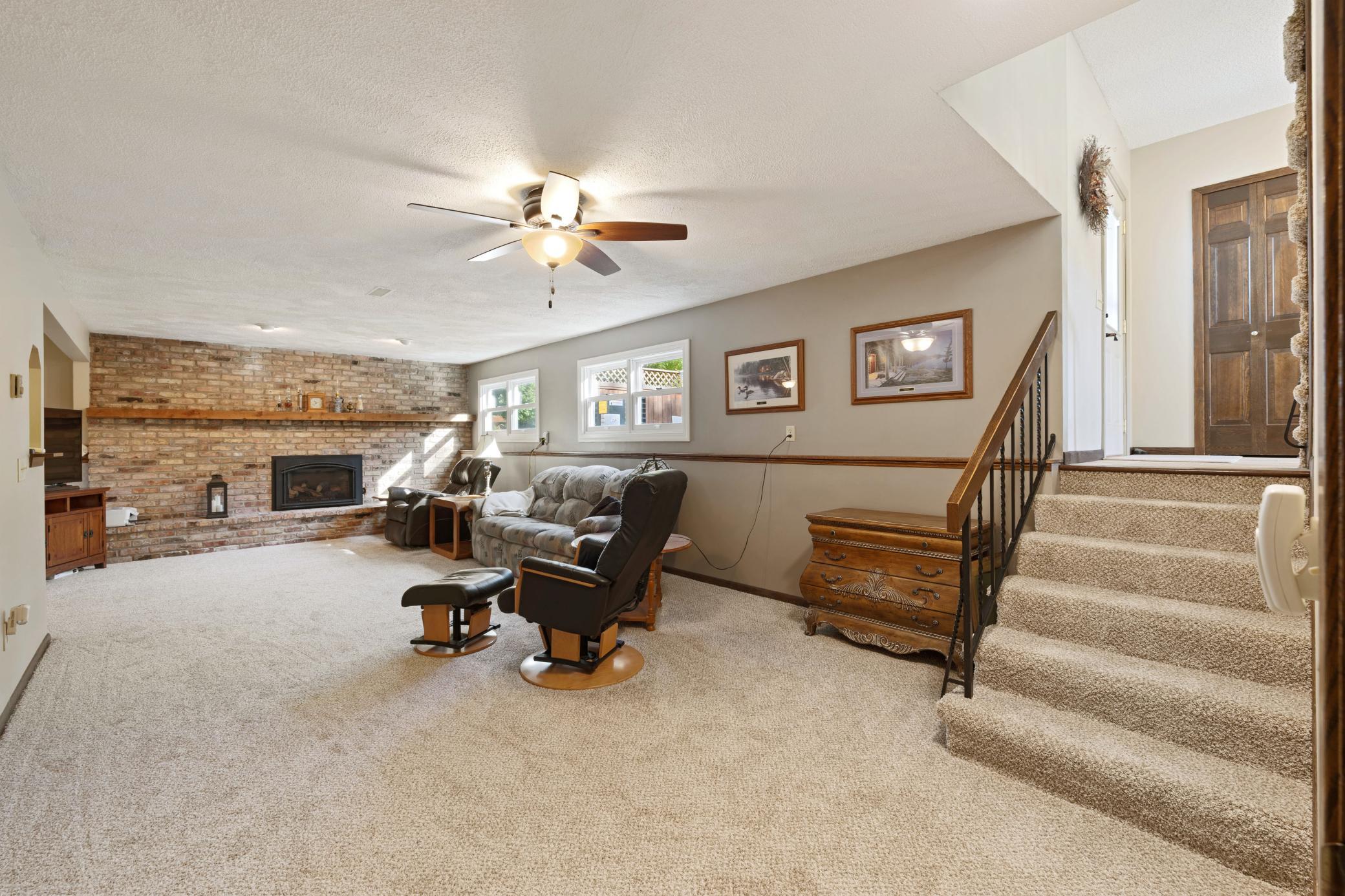 Wonderful natural light in the LL and very spacious