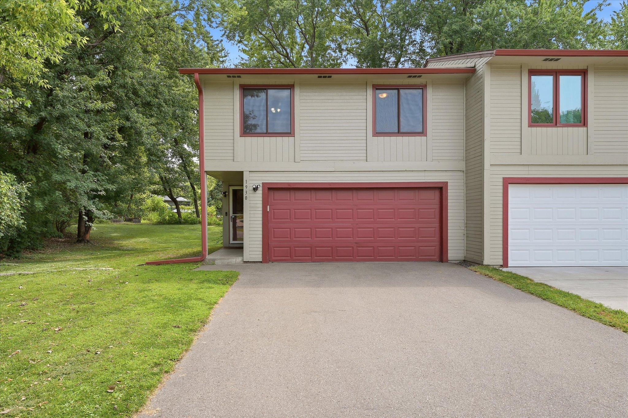 7118582